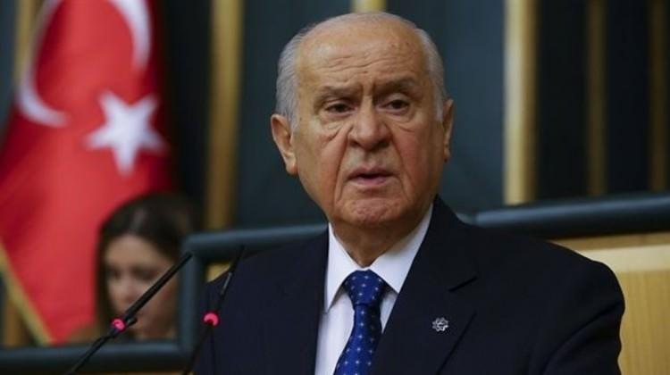 Ä°Åte BahÃ§eli'nin masasÄ±ndaki anket