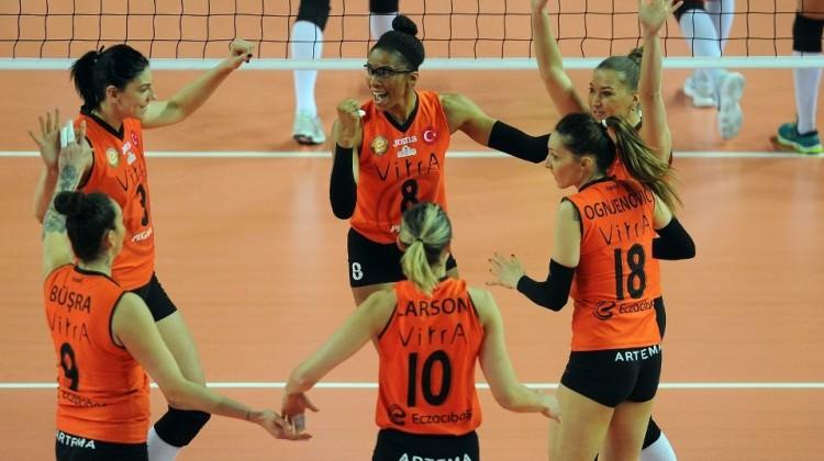 Eczacıbaşı VitrA finali garantiledi