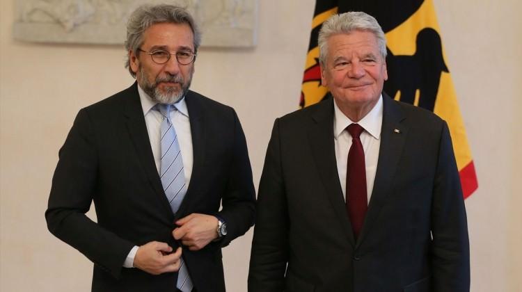 Can Dündar'ın Erdoğan tweetine kapak gibi cevap