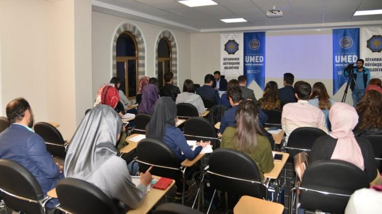 Diyarbakır'da medya okulu eğitimi başladı