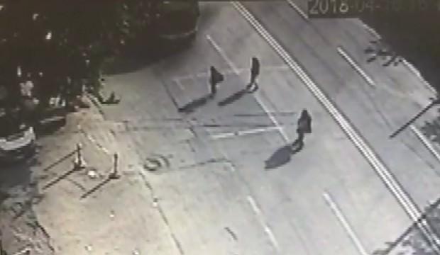 Belediye otobüsü genç kıza böyle çarptı