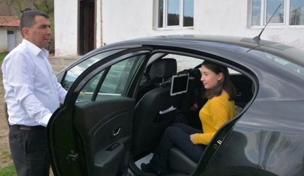 Öğretmen okula gitsin diye aracını tahsis etti