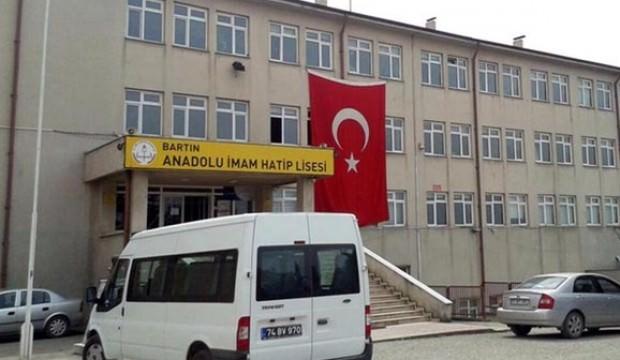 Okulda öğrenciler teneffüse zili duymadan çıkıyor