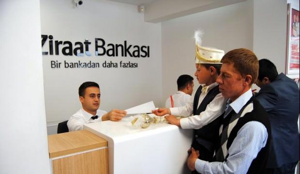 Sünnet takılarını Mehmetçik'e bağışladı
