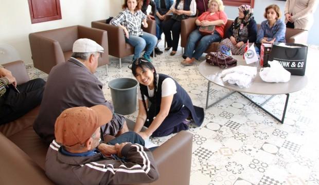 Japonya'dan gelip yaşlılar için bunu yaptı
