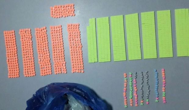Tişörtünden bin 324 uyuşturucu hap çıktı