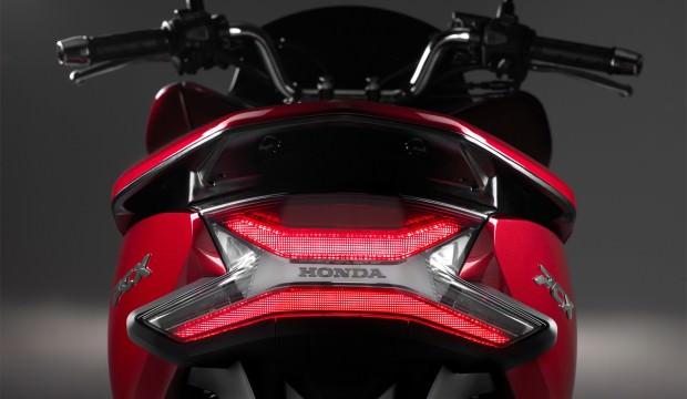 Yenilenen Honda PCX125 yollara çıkıyor