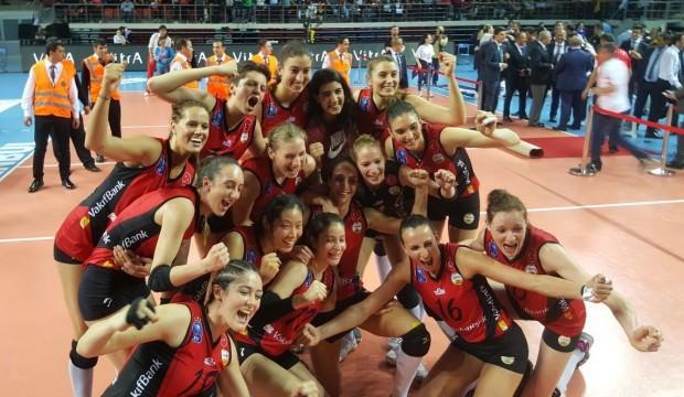 Voleybolda şampiyon Vakıfbank!