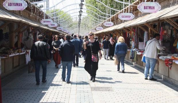 Vatandaşlar sahillere ve parklara akın etti