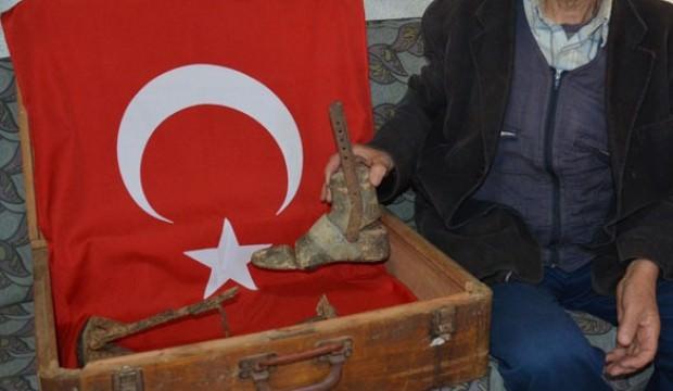 100 yıllık ayağı bavulda saklıyor