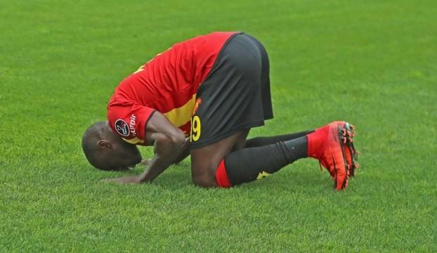 Demba Ba'dan oruç kararı! Şampiyonluk maçında...
