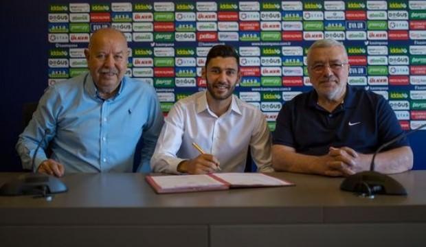 Veysel Sarı'dan 3 yıllık imza!