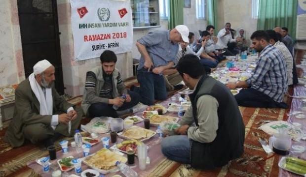 Afrin'de her gün 10 bin kişiye iftar yemeği