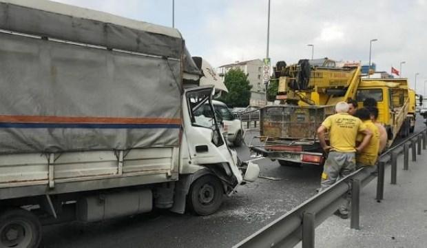 E-5'te kaza! Trafik yoğunluğu yaşanıyor