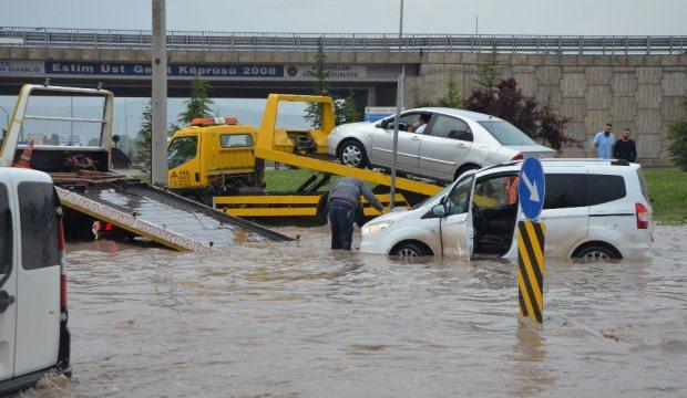 Eskişehir’i sel vurdu