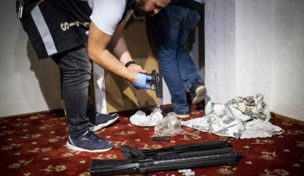 Mescide cephanelik kurmuşlar