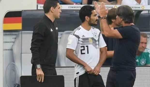 Mesut ve İlkay yine ıslıklandı! Löw patladı!