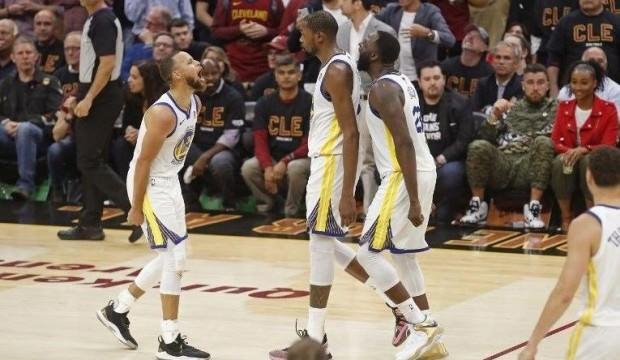 Warriors'dan şampiyonluk yolunda dev adım!