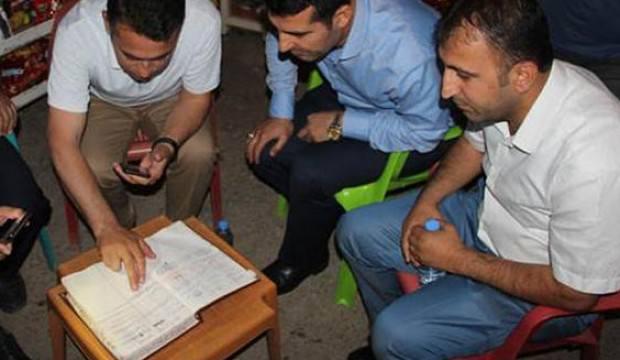 Bakkala gidip veresiye defterini satın aldılar