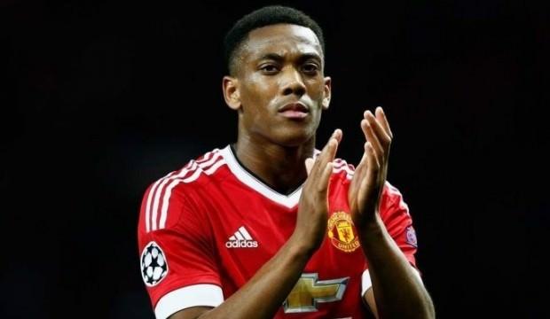 Manchester United'dan ayrılmak istediğini açıkladı