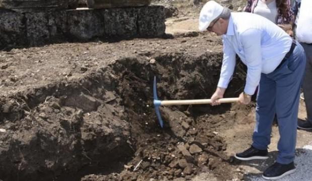 Vali'nin ilk kazmayı vurduğu yerde bakın ne çıktı?
