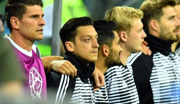 Mesut Özil kariyerinde bir ilki yaşadı!