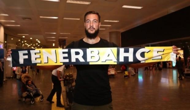 F.Bahçe'nin yeni transferi İstanbul'a geldi