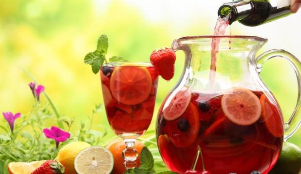 Kırmızı meyveli soğuk çay tarifi Kırmızı meyveli soğuk çay tarifi
