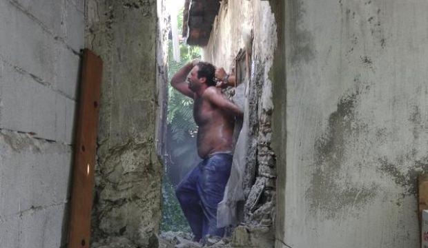 Polis duvarı kırarak böyle yakaladı!