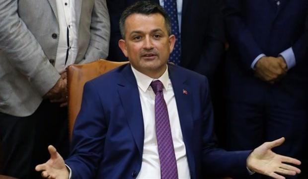 Bakan oldu 4 görevden istifa etti