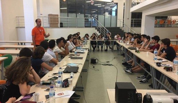 "Endüstri 4.0 İçin Eğitim 4.0 TÜBİTAK 4004 Bilim Okulu" projesi