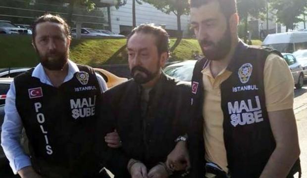 Adnan Oktar, iki kardeşle aynı anda evlendi, annelerine Sevgilim derdi Adnan Oktar, iki kardeşle aynı anda evlendi, annelerine Sevgilim derdi