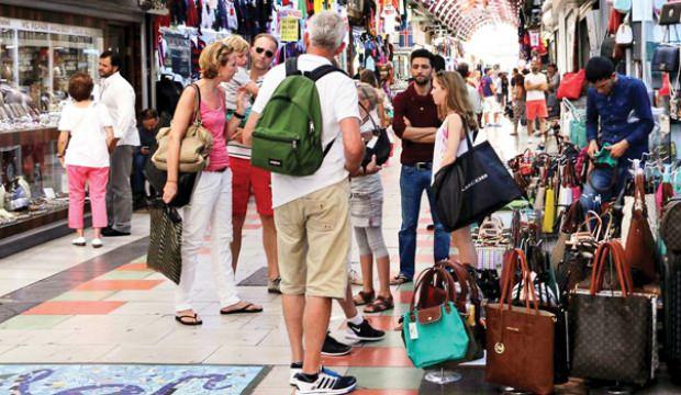 Rus ve Alman turistler para harcamaya başladı