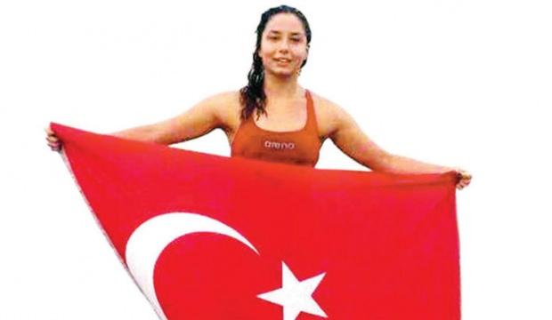 Manş Denizini yüzerek geçen Bengisu Avcı en genç Türk kadını oldu 2
