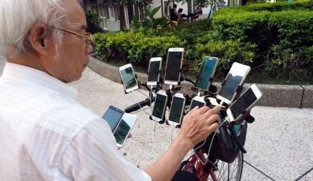 70 yaşında günde 20 saat pokemon avına çıkıyor