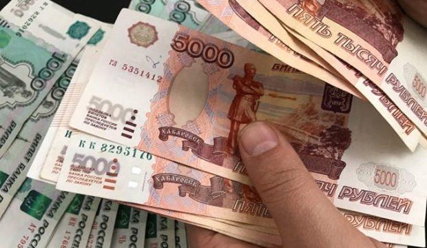 ABD, Rus parasını da vurdu