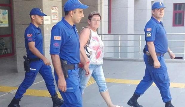 Uçağın merdivenlerinde gözaltına alındı