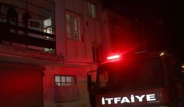 Alkollü şahıs kendi evini yaktı