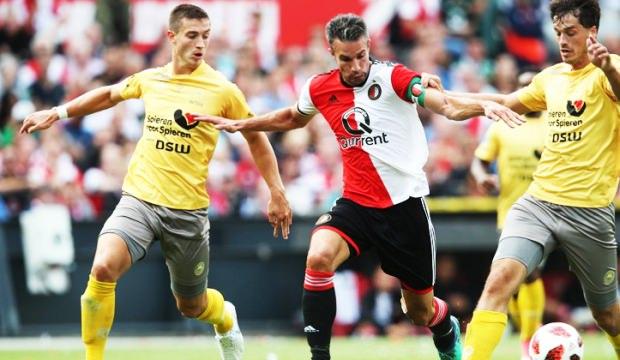 Robin van Persie, derbiye damga vurdu!