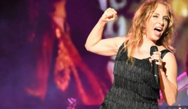 Sertab Erener atarlı şarkıcıları topa tuttu!