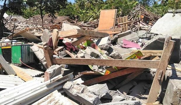 Endonezya'daki depremlerde 506 kişi öldü