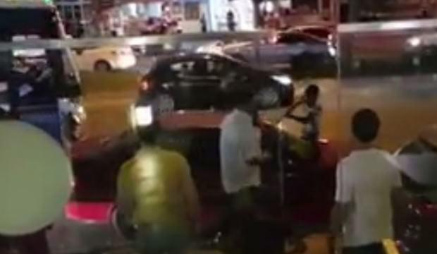 Polis ceza yazınca otomobilini parçaladı