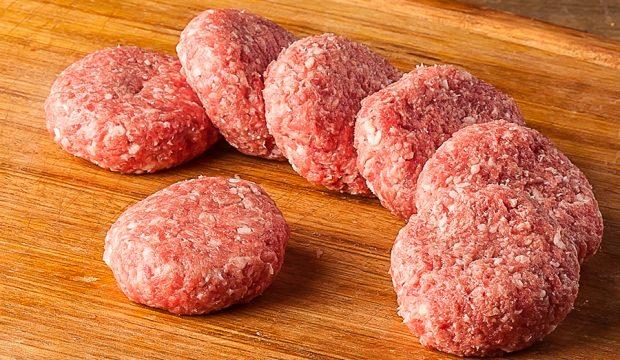 Kasaplardaki köfte yasağı kalkıyor Kasaplardaki köfte yasağı kalkıyor