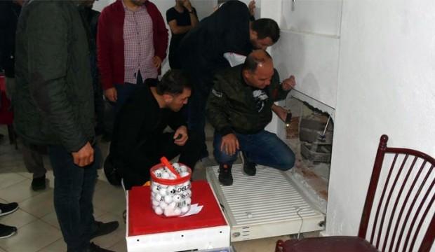 Peteği kaldıran polisler görünce şoke oldu
