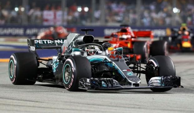 Singapur'da kazanan Hamilton farkı açtı!