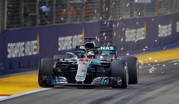 Singapur'da pole pozisyonu Hamilton'un