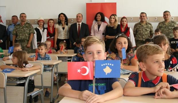 Türk askerinden Kosova'da eğitime destek
