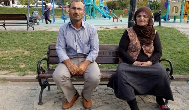 Altınları kaybettiği yerde her gün nöbet tutuyor!