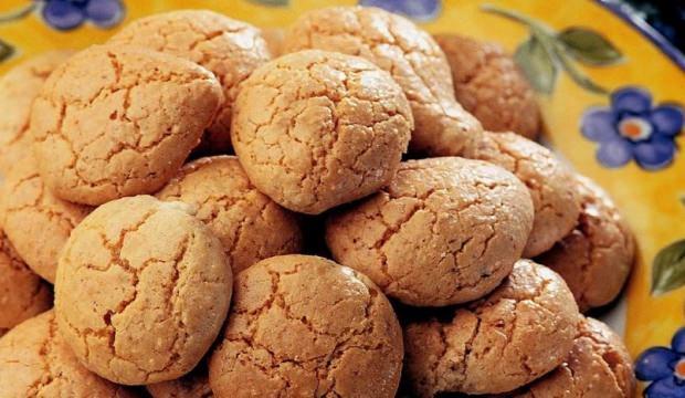 Kilo aldırmayan acıbadem kurabiyesi tarifi Kilo aldırmayan acıbadem kurabiyesi tarifi