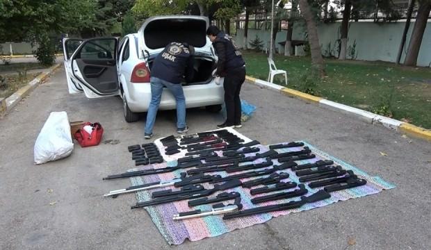 Durdurulan araçtan çıkanlar şoke etti!